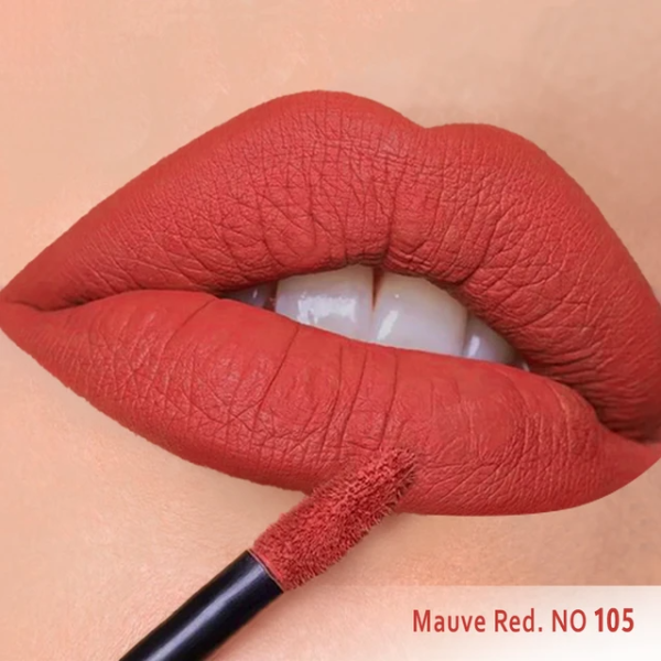 رژ لب مایع مخملی مات سرژه کد 105 (Mauve Red) ترکیبی متعادل از قرمز و صورتی، رنگی ظریف و خاص که جلوه‌ای شیک، نرم و باوقار به لب‌ها می‌بخشد. رنگ ملایم و مدرن آن، انتخابی ایده‌آل برای آرایش‌های مینیمال و لوکس است. بافت سبک و مخملی این رژ لب، بدون ایجاد حس خشکی، به ‌نرمی روی لب پخش شده و فینیشی مات و یکدست ایجاد می‌کند.